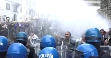احتجاجات فى إيطاليا ضد الشهادة الخضراء واعتداءات على الأطباء والصحفيين