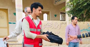 "الهلال الأحمر" يواصل توزيع 5000 شنطة مدرسية على طلبة المدارس بشمال سيناء