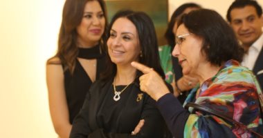 رئيسة "القومى للمرأة" تفتتح أول معرض بمصر للفنانة العالمية العراقية عفيفة عليبى