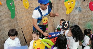 أطفال الفواكه والخضروات.. شاهد أحدث أساليب التعليم داخل سوق البازار الحضارى ببورسعيد