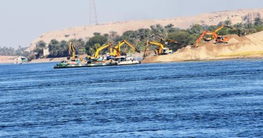 محافظ أسوان: استكمال البرنامج السياحى للسائحين بعد تعرض مركبهم للشحوط وسط النيل