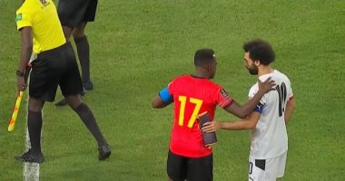 صحف إنجلترا: محمد صلاح استهدفه غزاة الملاعب خلال مباراة مصر وأنجولا