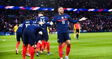 منتخب فرنسا يقترب من كأس العالم بهاتريك مبابي فى الشوط الأول ضد كازاخستان