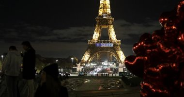 باريس تحتفل بذكرى ميلاد اليونسكو بإقامة عرض ضوئى على برج ايفل.. فيديو