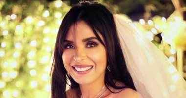 دينا عن صورها مرتدية فستان الزفاف: كنت معزومة على فرح