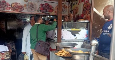 إعدام أغذية منتهية الصلاحية فى حملة تفتيشية لمراقبة الأغذية بأهناسيا ببنى سويف