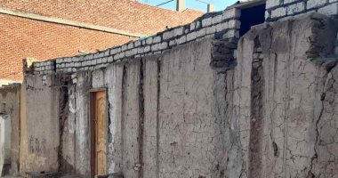 محافظ أسوان: نقل 23 أسرة من المتضررين بالسيول إلى مساكن الإيواء