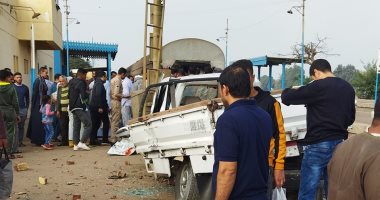أمن الجيزة يعاين موقع حادث اصطدام قطار بسيارة نقل فى منشأة القناطر