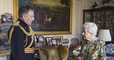ملكة بريطانيا تستقبل السير نيك كارتر فى قلعة وندسور فى أحدث ظهور لها