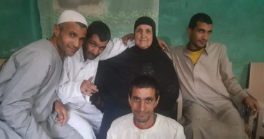 قصة كفاح الحاجة نجاح ..تعول 4 أبناء من ذوى الاحتياجات الخاصة منذ 45عاما.. فيديو وصور