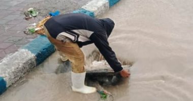رئيس مدينة مطروح: فرق الطوارئ تعمل على رفع مياه الأمطار من الأحياء