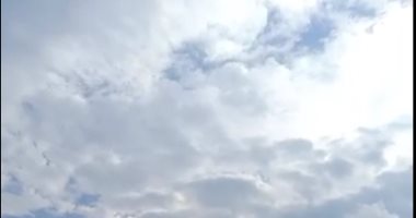 سطوع الشمس بسماء الشرقية بعد سقوط أمطار خفيفة (فيديو)