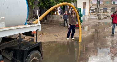 مياه القليوبية تنشر سياراتها ومعداتها لرفع تراكمات مياه الأمطار بمدن المحافظة