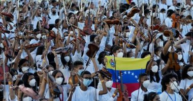 12 ألف شاب فنزويلى يحققون رقما قياسيا فى موسوعة جينيس لأكبر أوركسترا بالعالم