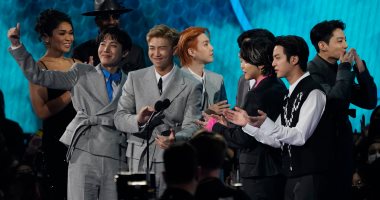 BTS تفوز بجائزة فنان العام بحفل جوائز الموسيقى الأمريكية متفوقة على تايلور سويفت