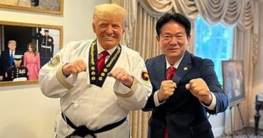 ترامب يحصل على الحزام الأسود في التايكوندو من كوريا الجنوبية.. صور