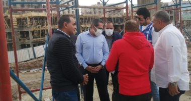 مسئولو "الإسكان" يتفقدون سير العمل بمشروع تطوير منطقة سور مجرى العيون بالقاهرة