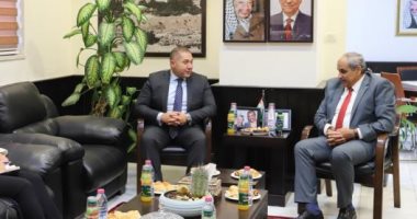 سفير مصر لدى رام الله يبحث مع وزير فلسطينى ملف إعادة إعمار غزة