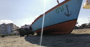 "شمس وبحر وصيد".. مشهد ساحر على شاطئ بورسعيد.. لايف وصور