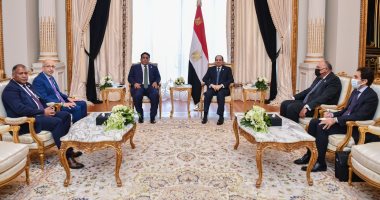 الرئيس السيسى يلتقى "المنفى".. ويؤكد: هدف مصر تحقيق السلام للأشقاء فى ليبيا 