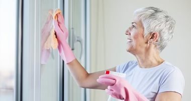 دراسة: الأعمال المنزلية تحسن الصحة البدنية وتزيد الإدراك لكبار السن