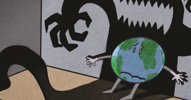 شبح التغيرات المناخية يرعب الكرة الأرضية فى كاريكاتير إماراتى