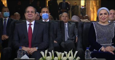 الرئيس السيسي يتفقد طريق الكباش ويستمع لشرح تفصيلى عن افتتاحه من وزير الآثار