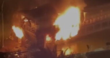 صور.. 5 سيارات إطفاء للسيطرة على حريق مركب نيلى بمنطقة المعادى