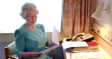 الملكة إليزابيث تبحث عن موظف لكتابة الرسائل.. والراتب 23 ألف إسترلينى