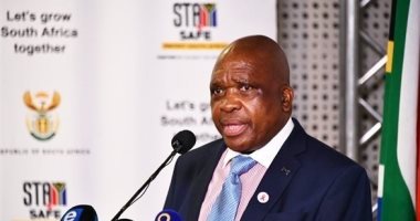 وزير صحة جنوب إفريقيا: المتحور الجديد قد يكون أشد عدوى وحظر السفر غير مبرر
