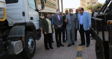 محافظ كفر الشيخ يوجه بتوزيع 3 سيارات كسح مياه ومقطورة كهرباء للوحدات المحلية