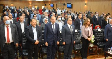 محافظة بورسعيد يفتتح  مؤتمر "البورصة للتنمية" 