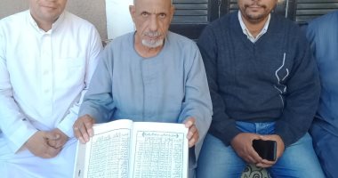 3 سنين يكتب القرآن بإيده.. الحاج لطفى 83 سنة يبهرنا بحكايته.. لايف وصور