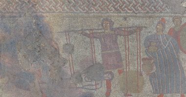 اكتشاف فسيفساء رومانية عمرها 2500 عام تجسد معركة طروادة فى بريطانيا