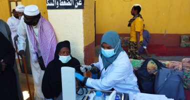 الكشف الطبى على 400 حالة فى قافلة طبية مجانية بقرية الشيخ عبادة بالمنيا
