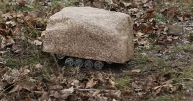 "الجاسوسة النائمة".. روس يطورون روبوت على شكل صخرة بهدف الاستطلاع.. فيديو
