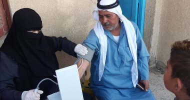 "صحة شمال سيناء" تدفع بفريق طبي للكشف وإعطاء اللقاح لأهالى جنوب الشيخ زويد