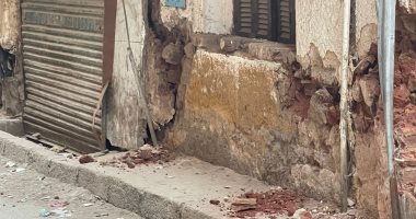 إخلاء 3 عقارات مجاورة لمبنى شبرا المنهار بعد تحطم الواجهات