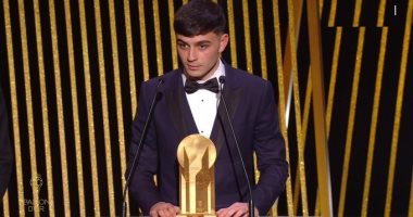 الكرة الذهبية.. بيدرى يتوج بجائزة "كوبا" لأفضل لاعب شاب فى العالم 2021