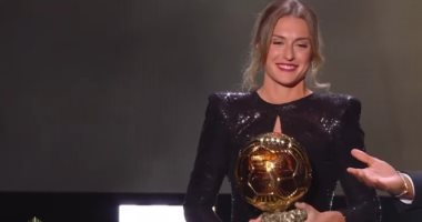 حفل الكرة الذهبية.. أليكسيا بوتياس لاعبة برشلونة تتوج بالجائزة 