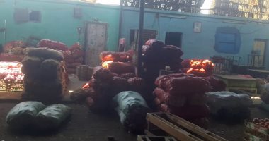 جولة فى سوق الجملة للخضروات بكوم امبو ..تراجع الطماطم والبطاطس والبصل.. فيديو