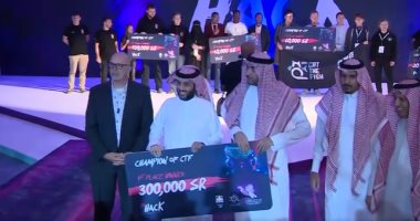 فريق مصرى يفوز بجائزة سباق تقنية المعلومات بموسم الرياض.. صور