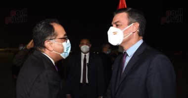 رئيس الوزراء يستقبل رئيس الحكومة الإسبانية بمطار القاهرة