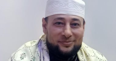 "عماد" يجود القرآن ويبتهل بصوت عذب يحاكى السيد متولى وعلى الزاوى.. فيديو