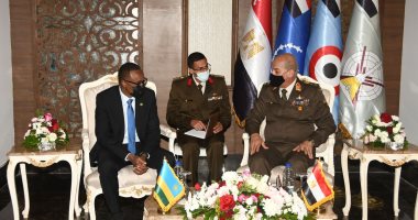 وزير الدفاع يلتقى عددا من قادة الوفود العسكرية على هامش فعاليات (EDEX 2021)