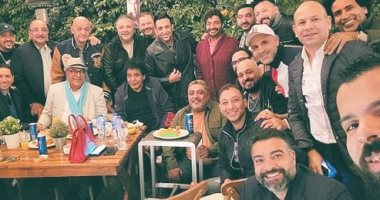 حميد الشاعري يحتفل بعيد ميلاده الـ60 مع نجوم الفن.. على رأسهم محمد منير "صور"