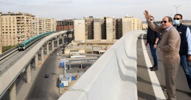 الرئيس السيسى يتفقد مشروعات الطرق بالقاهرة ويستمع لطلبات المواطنين