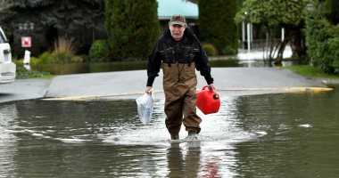 شبح الفيضان يطارد كندا.. جهود مكثفة لرجال الإنقاذ لإعادة البناء والانهيارات الأرضية