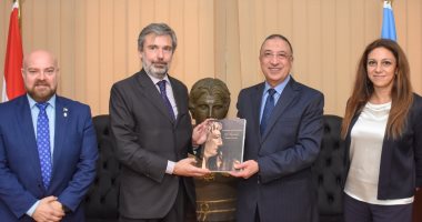 محافظ الإسكندرية يبحث مع سفير إيطاليا تعزيز سبل التعاون والعلاقات بين الجانبين