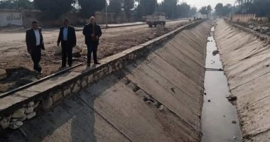 نائب محافظ الجيزة يتابع مشروعات تبطين الترع ورصف الطرق بمنشأة القناطر